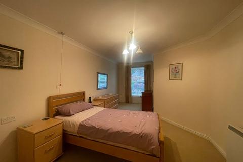 2 bedroom flat for sale, Glen View, Gravesend, Kent, DA12