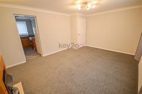 2 bedroom flat to rent, Wadsworth Road, Intake, S12