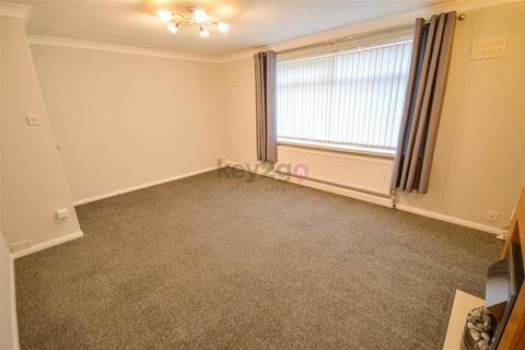 2 bedroom flat to rent, Wadsworth Road, Intake, S12