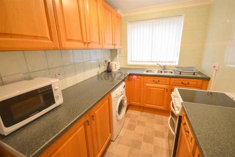 2 bedroom flat to rent, Wadsworth Road, Intake, S12