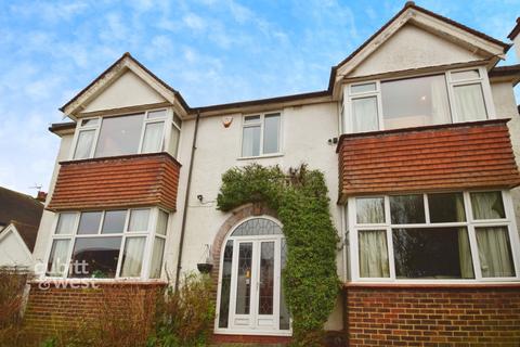 4 bedroom detached house to rent, Purley Bury Close Purley CR8