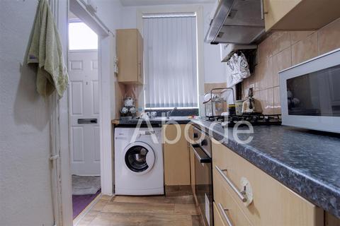 2 bedroom house to rent, Harold Road, Hyde Park, Leeds