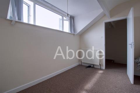 2 bedroom house to rent, Harold Road, Hyde Park, Leeds