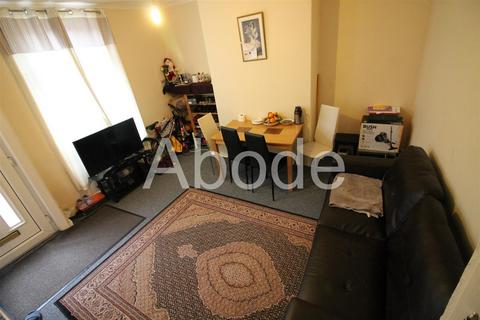 2 bedroom house to rent, Harold Road, Hyde Park, Leeds