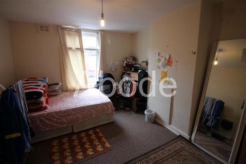 2 bedroom house to rent, Harold Road, Hyde Park, Leeds