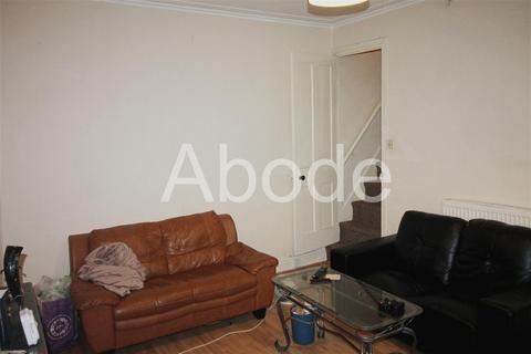 2 bedroom house to rent, Harold View, Hyde Park, Leeds