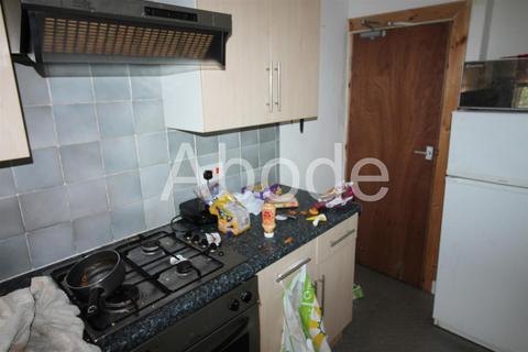 2 bedroom house to rent, Bankfield Terrace, Burley, Leeds