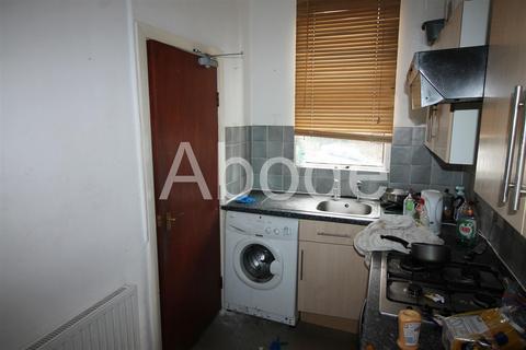 2 bedroom house to rent, Bankfield Terrace, Burley, Leeds