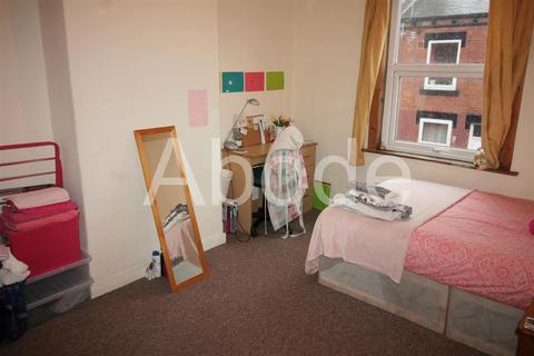 2 bedroom house to rent, Harold View, Hyde Park, Leeds