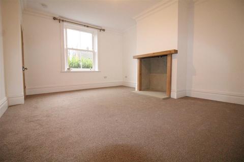 2 bedroom house to rent, High Street, Birstall, Batley