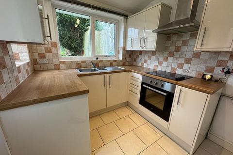 3 bedroom semi-detached house to rent, 3 Woodlands,Gowerton,Swansea