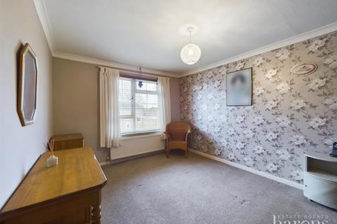 3 bedroom house for sale, Laburnum Way, Basingstoke RG23