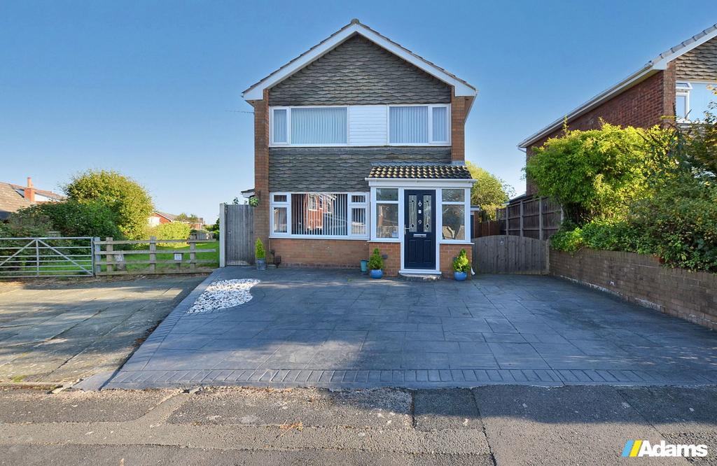 Pickerings Close, Higher Runcorn 3 bed detached house - £350,000