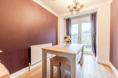 3 bedroom semi-detached house for sale, Calder Close, Wetherby, West Yorkshire