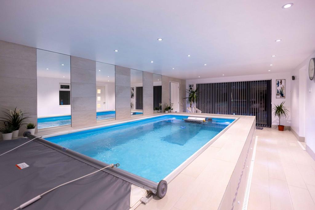 Feature Swim Spa and Leisure Room