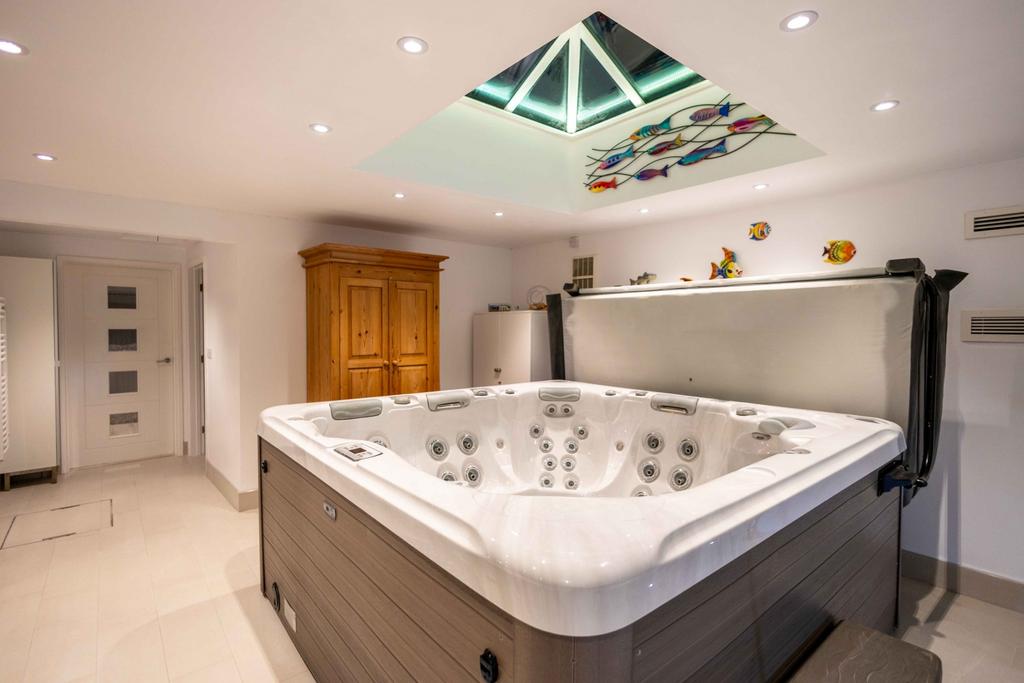Feature Swim Spa and Leisure Room