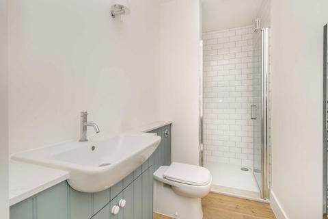 2 bedroom flat to rent, Avonmore Road, London W14