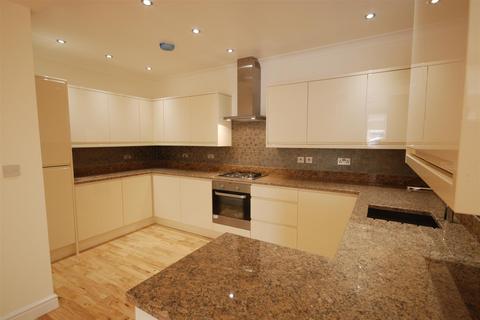 2 bedroom flat to rent, Station Road Harrow