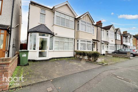 3 bedroom semi-detached house for sale, Heath Park Road, Gidea Park, RM2 5XL