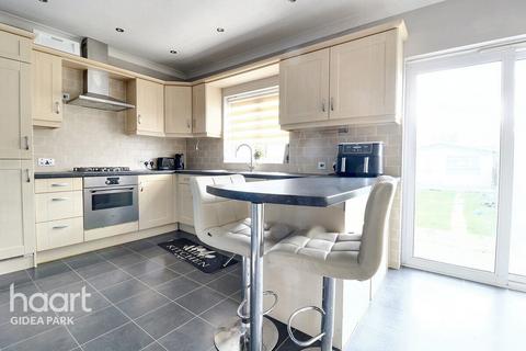 3 bedroom semi-detached house for sale, Heath Park Road, Gidea Park, RM2 5XL