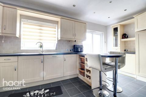 3 bedroom semi-detached house for sale, Heath Park Road, Gidea Park, RM2 5XL