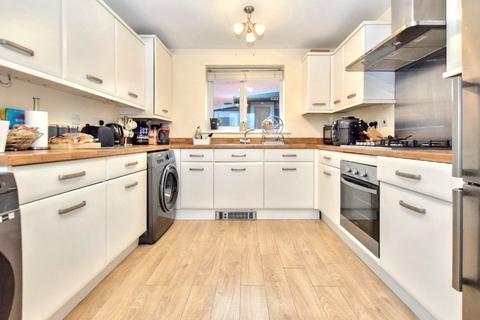 3 bedroom semi-detached house for sale, Honeybourne Road, Leeds, West Yorkshire