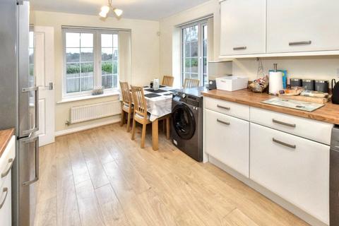 3 bedroom semi-detached house for sale, Honeybourne Road, Leeds, West Yorkshire