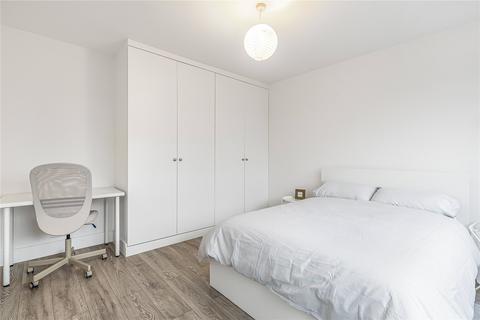 4 bedroom flat to rent, Gauden Road, London, SW4