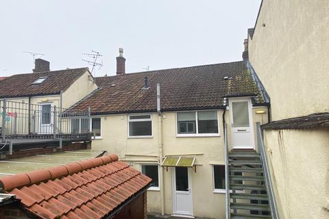 2 bedroom flat to rent, Feversham Lane, Glastonbury