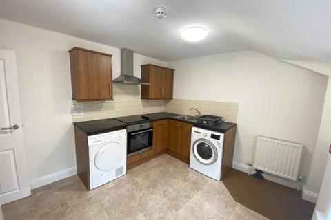 2 bedroom flat to rent, Feversham Lane, Glastonbury