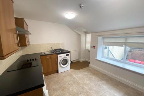 2 bedroom flat to rent, Feversham Lane, Glastonbury