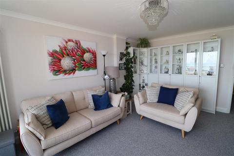 2 bedroom flat to rent, Sutton Place, Bexhill-On-Sea