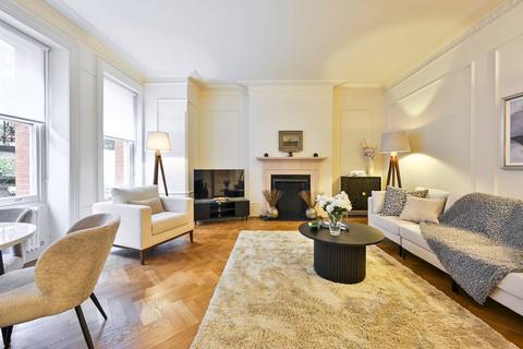 3 bedroom flat for sale, Earls Court Square, Earls Court, London, SW5