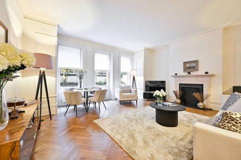 3 bedroom flat for sale, Earls Court Square, Earls Court, London, SW5