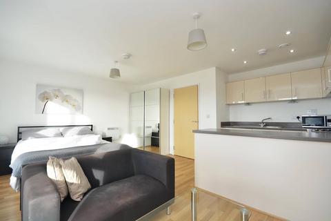 Studio to rent, Guildford Road, Woking, GU22