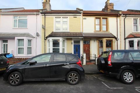 3 bedroom terraced house to rent, Carrington Road, Bristol BS3