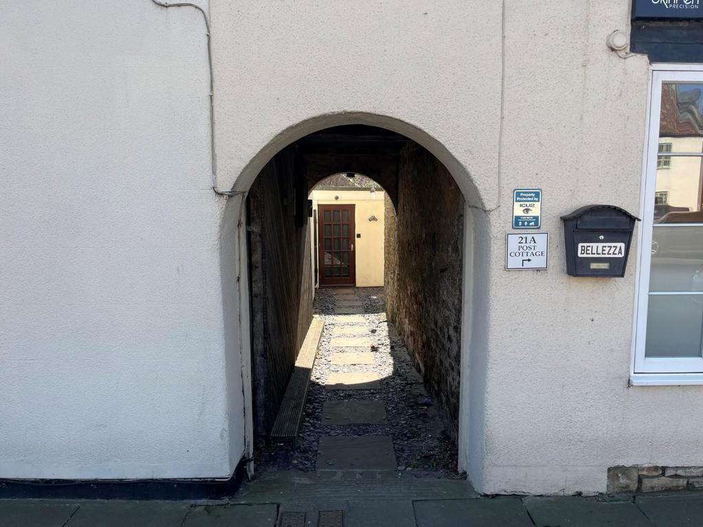 Passage from Sunderland Street leading to side ent