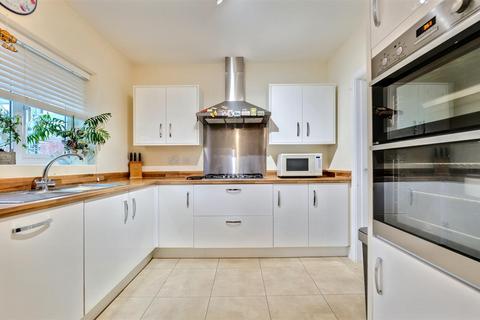 1 Aspen Close, Great Glen, Leicester, LE8 9AN