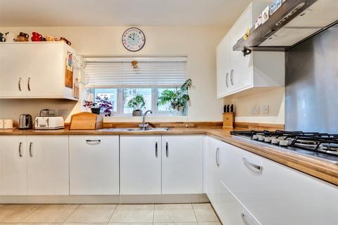 1 Aspen Close, Great Glen, Leicester, LE8 9AN