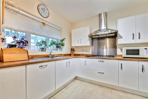 1 Aspen Close, Great Glen, Leicester, LE8 9AN