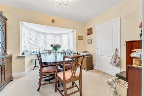 1 Aspen Close, Great Glen, Leicester, LE8 9AN