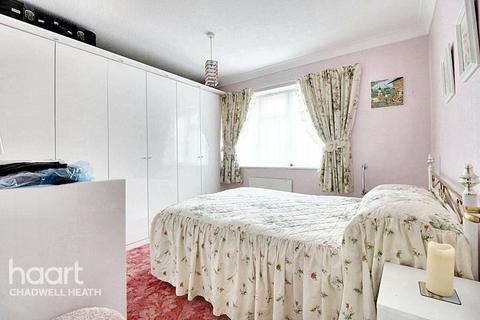 2 bedroom flat for sale, Cunningham Close, Romford