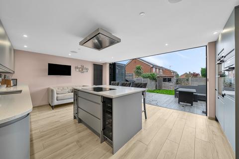 5 Beechwood Rise, Chislehurst, BR7 6TF