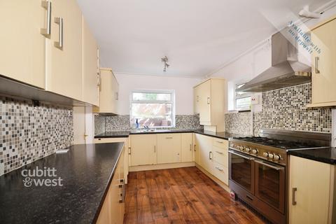 3 bedroom semi-detached house to rent, Staplefield Drive Brighton BN2