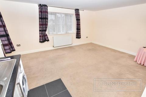 2 bedroom flat for sale, Richmond Avenue, Benfleet