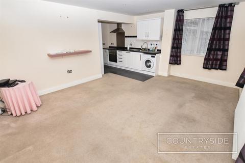 2 bedroom flat for sale, Richmond Avenue, Benfleet