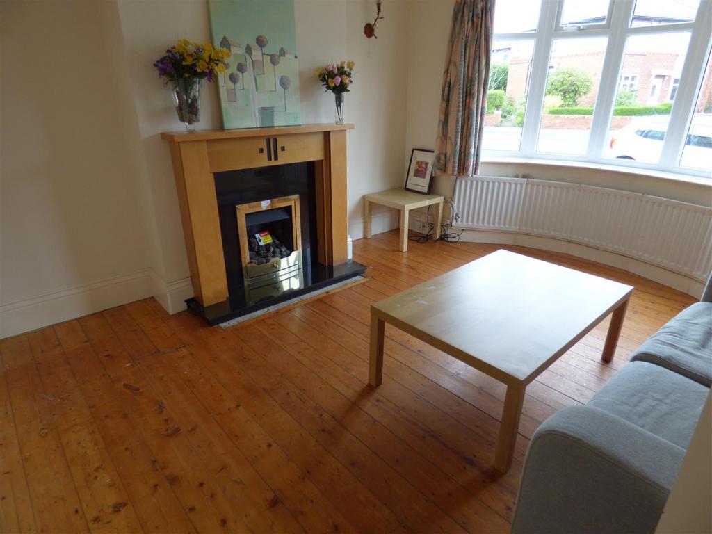 62 Cornel Road, lounge.JPG