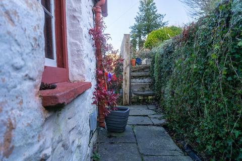 2 bedroom terraced house for sale, Long Row, Llanelly Hill, Abergavenny, NP7