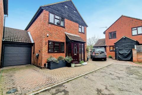 4 bedroom detached house for sale, Brockenhurst Way, Bicknacre