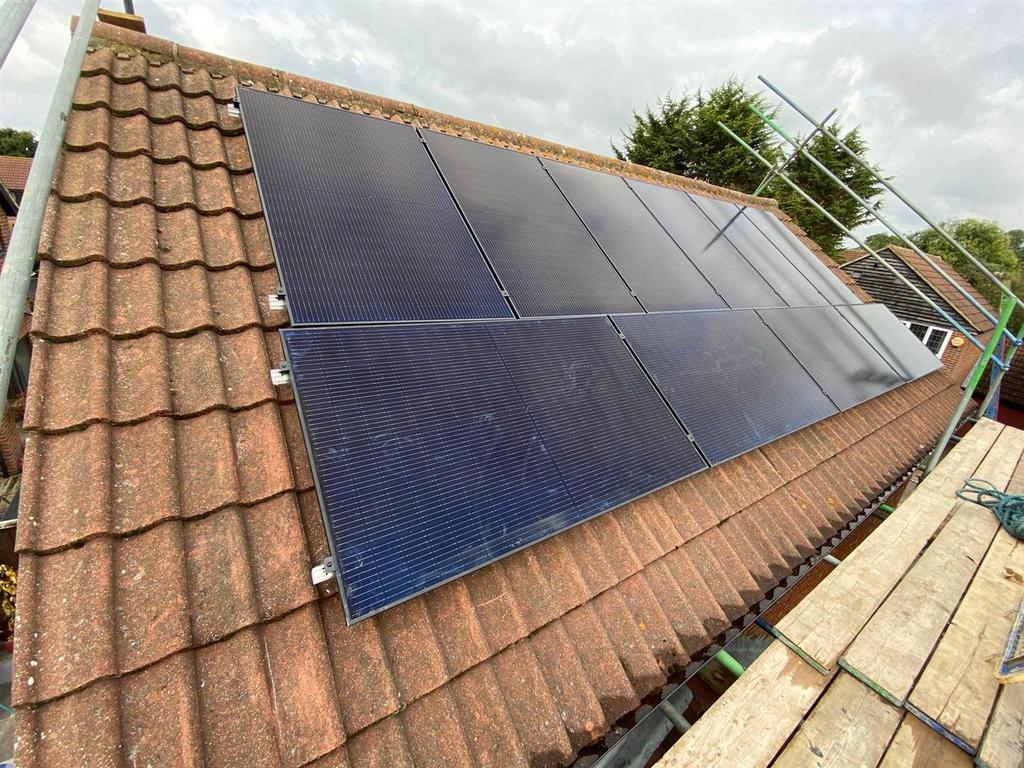 Solar panels 27 brockenhurst way.jpg